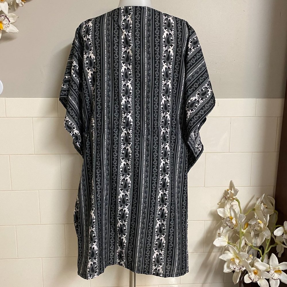Woman V-Neck Black Geometric Tunic Cover up Blouse - Picture 7 of 9